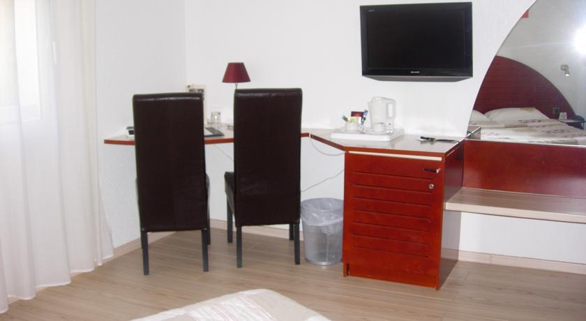 Best Western Montagne Noire Lagarrigue  Екстериор снимка
